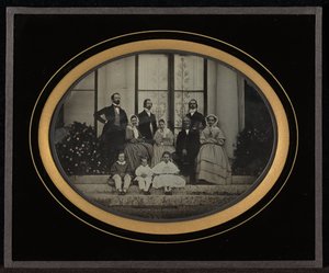Miembros de la familia Eynard y amigos